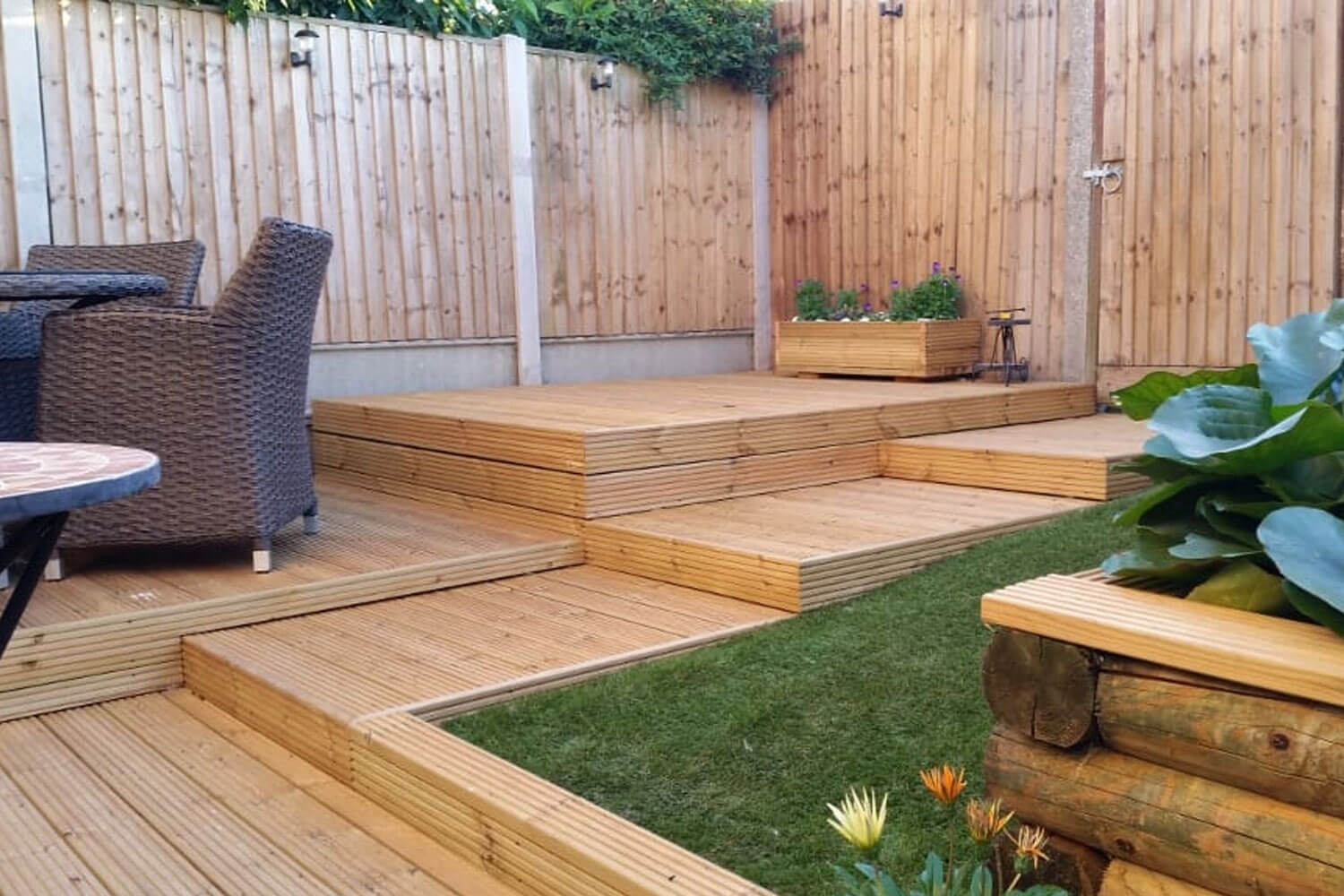 Building Your Dream Decking: Composite Vs. Wood